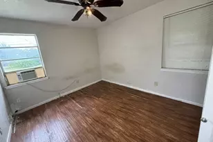 2533 Crestbrook Ln, Grand Prairie, TX 75052 - Photo 6