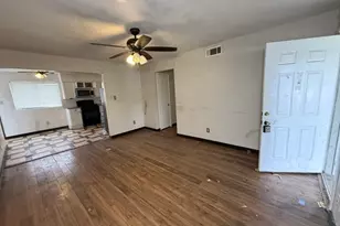 2533 Crestbrook Ln, Grand Prairie, TX 75052 - Photo 4