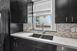 1601 S Henderson St, Fort Worth, TX 76104 - Photo 22