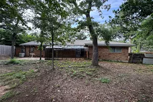617 Forest Ln, Hurst, TX 76053 - Photo 4