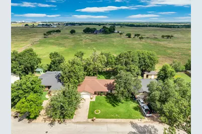 504 Kim Avenue, Ennis, TX 75119 - Photo 2