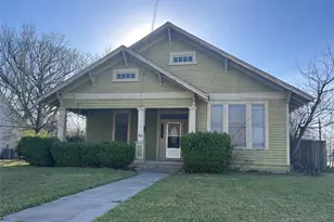 701 S Clements St, Gainesville, TX 76240 - Photo 1