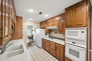 1018 Auburn Dr, Arlington, TX 76012 - Photo 8
