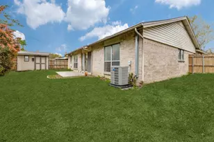 3914 Willowood Ln, Grand Prairie, TX 75052 - Photo 12