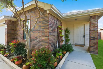 1136 Kachina Lane, Fort Worth, TX 76052 - Photo 4