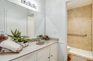 13853 Leinsper Green St, Dallas, TX 75240 - Photo 12