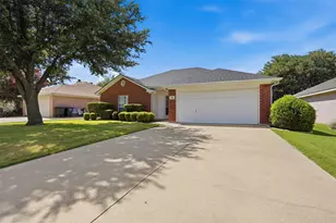 316 Preston Dr, Cleburne, TX 76033 - Photo 2