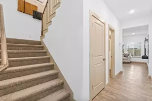 698 N Center St, Arlington, TX 76011 - Photo 4