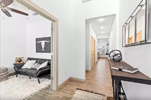 698 N Center St, Arlington, TX 76011 - Photo 2