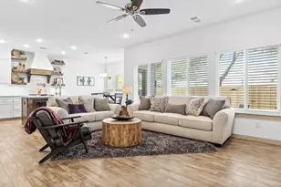 698 N Center St, Arlington, TX 76011 - Photo 6