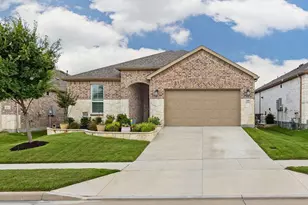 208 Long Pines Dr, McKinney, TX 75071 - Photo 2