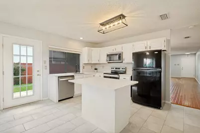 1002 Bellflower Court, Carrollton, TX 75007 - Photo 6