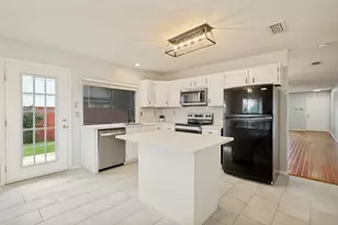1002 Bellflower Ct, Carrollton, TX 75007 - Photo 6
