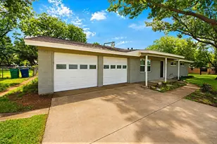 504 Pecan St, Crowley, TX 76036 - Photo 2