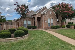 9200 Blue Water Dr, Plano, TX 75025 - Photo 2
