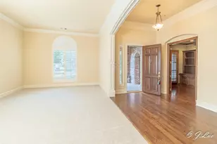 1053 Sir Lancelot Cir, Lewisville, TX 75056 - Photo 4