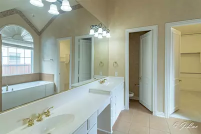 1053 Sir Lancelot Circle, Lewisville, TX 75056 - Photo 14