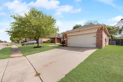 104 Goldeneye Lane, Fort Worth, TX 76120 - Photo 2