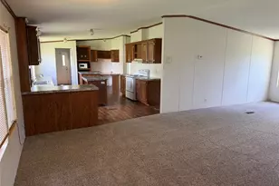 104 Hill Top Ct, Springtown, TX 76082 - Photo 4