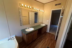 104 Hill Top Ct, Springtown, TX 76082 - Photo 12