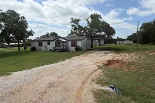 104 Hill Top Ct, Springtown, TX 76082 - Photo 2