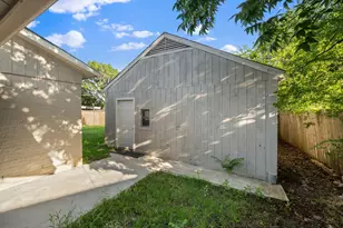 2126 Travis Dr, Carrollton, TX 75006 - Photo 32