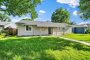 2126 Travis Dr, Carrollton, TX 75006 - Photo 4