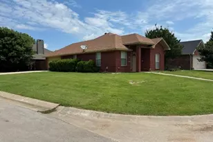 2029 Laney Dr, Sanger, TX 76266 - Photo 2
