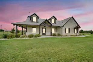 61 Rockett Ln, Pecan Hill, TX 75154 - Photo 2