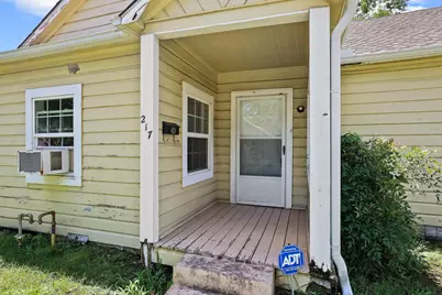 217 W 7th Street, Bonham, TX 75418 - Photo 14