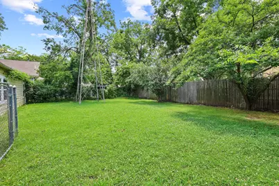 217 W 7th Street, Bonham, TX 75418 - Photo 4