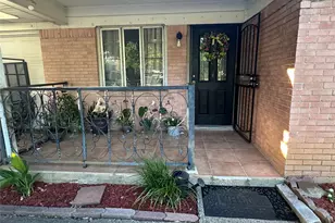 2133 Greenway St, Arlington, TX 76010 - Photo 2