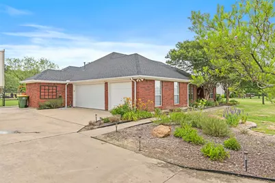 3909 Timbercrest Drive E, Burleson, TX 76028 - Photo 4