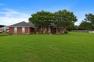 3909 Timbercrest Dr E, Burleson, TX 76028 - Photo 2