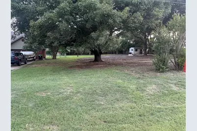 608 W Walcott Street, Pilot Point, TX 76258 - Photo 4