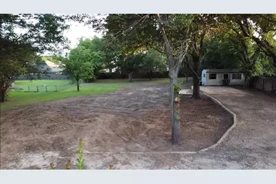 608 W Walcott Street, Pilot Point, TX 76258 - Photo 6
