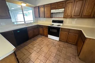 1940 Willow Vale Dr, Fort Worth, TX 76134 - Photo 4