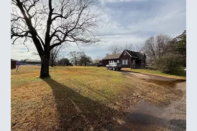642 N Love Street, Oakwood, TX 75855 - Photo 1