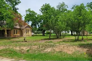 418 N 4th St W, Clyde, TX 79510 - Photo 2