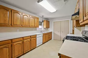 805 Mulkey Ln, Denton, TX 76209 - Photo 12