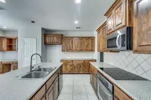 3003 Oak Briar Ln, Grand Prairie, TX 75052 - Photo 12