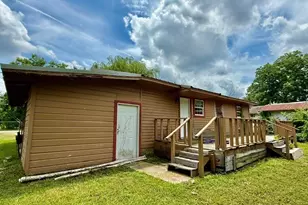 805 W 3rd St, Clarksville, TX 75426 - Photo 14