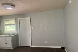 805 W 3rd St, Clarksville, TX 75426 - Photo 12