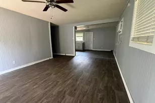 805 W 3rd St, Clarksville, TX 75426 - Photo 2