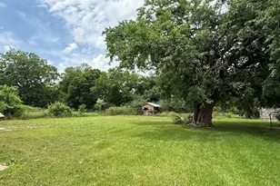 805 W 3rd St, Clarksville, TX 75426 - Photo 16