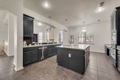 515 Suffolk Drive, Grand Prairie, TX 75052 - Photo 8