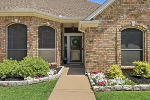 121 Honeysuckle Dr, Justin, TX 76247 - Photo 4