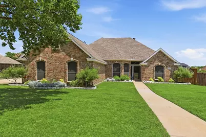 121 Honeysuckle Drive, Justin, TX 76247 - Photo 2