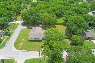 408 N Gowdy St, Whitewright, TX 75491 - Photo 32