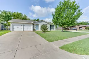433 Linda Dr, Burleson, TX 76028 - Photo 1
